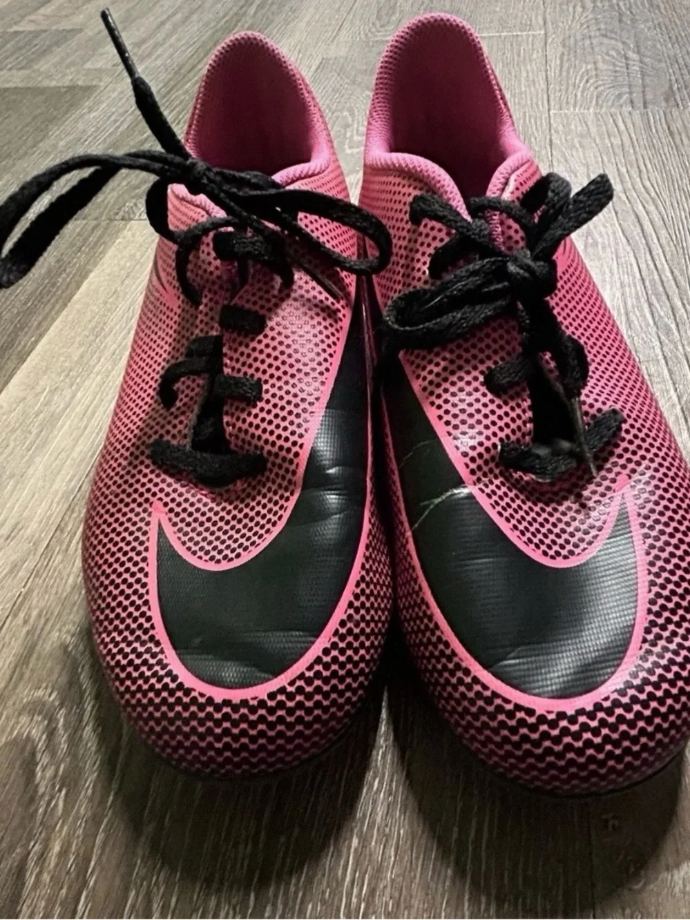 VGUC Girls Nike Pink Soccer Cleats Size 6Y
